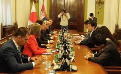 4 May 2015 The Head and members of PFG with Japan talk to the Head of the Japanese Parliament’s Japan-Serbia PFG